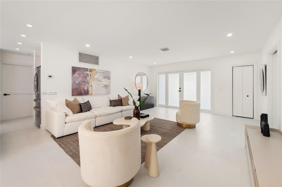 Activo con contrato: $885,000 (4 camas, 3 baños, 1919 Pies cuadrados)