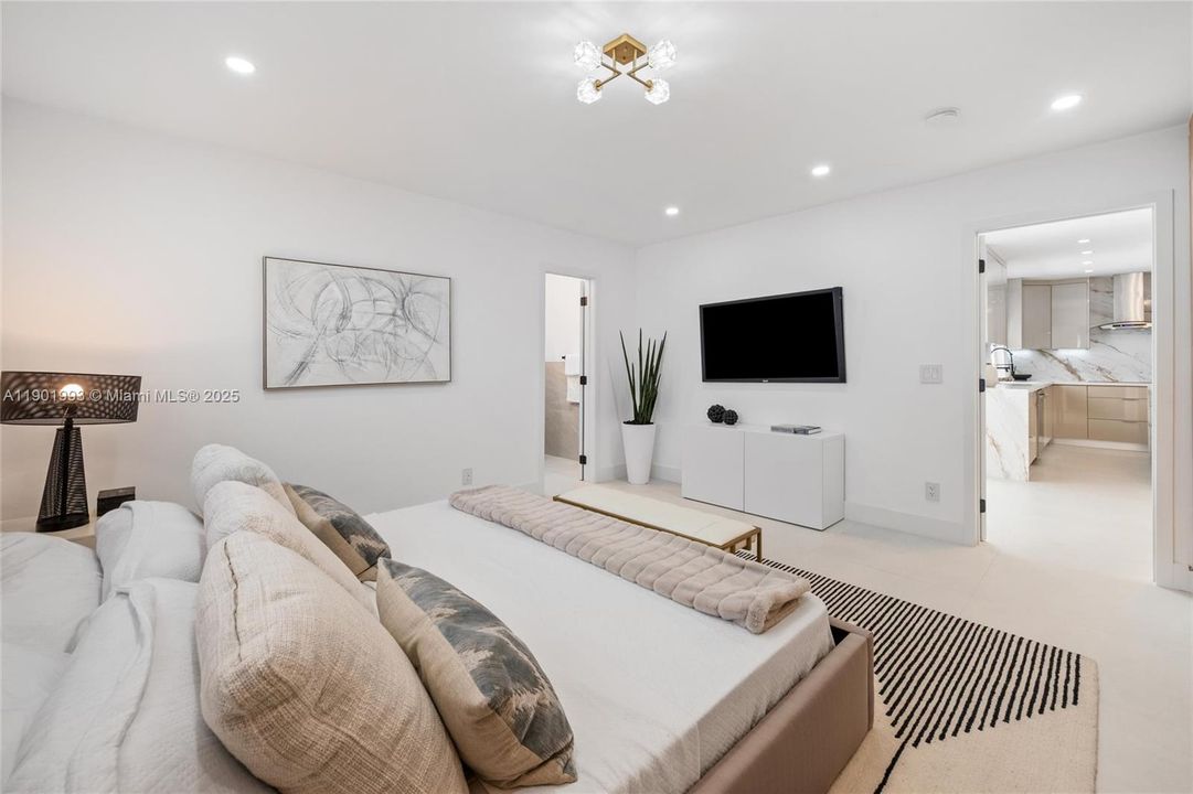 Activo con contrato: $885,000 (4 camas, 3 baños, 1919 Pies cuadrados)