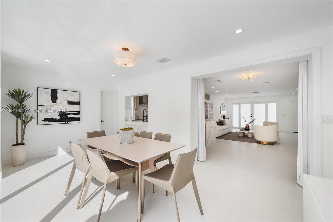 Activo con contrato: $885,000 (4 camas, 3 baños, 1919 Pies cuadrados)