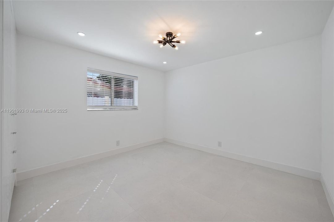 Activo con contrato: $885,000 (4 camas, 3 baños, 1919 Pies cuadrados)