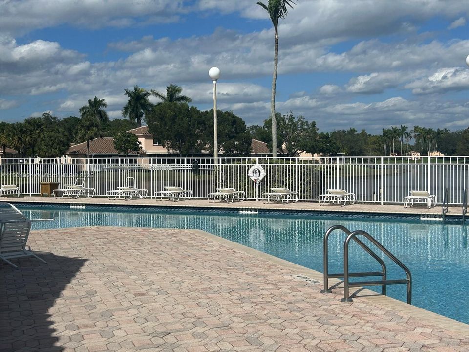 待售: $450,000 (3 贝兹, 2 浴室, 1361 平方英尺)