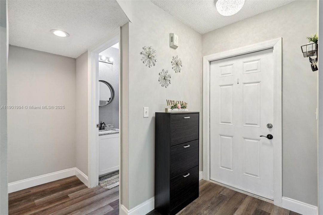 待售: $450,000 (3 贝兹, 2 浴室, 1361 平方英尺)