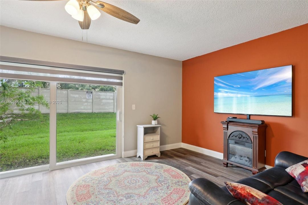 待售: $450,000 (3 贝兹, 2 浴室, 1361 平方英尺)