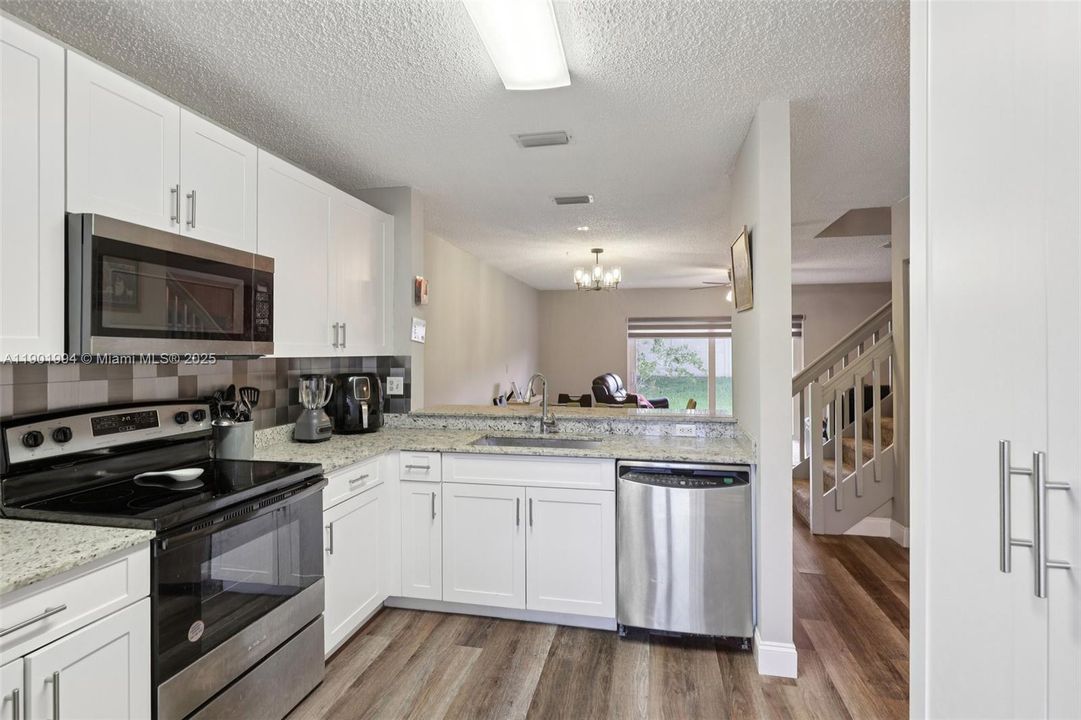 待售: $450,000 (3 贝兹, 2 浴室, 1361 平方英尺)