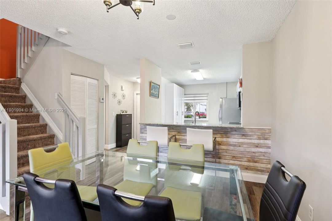 待售: $450,000 (3 贝兹, 2 浴室, 1361 平方英尺)