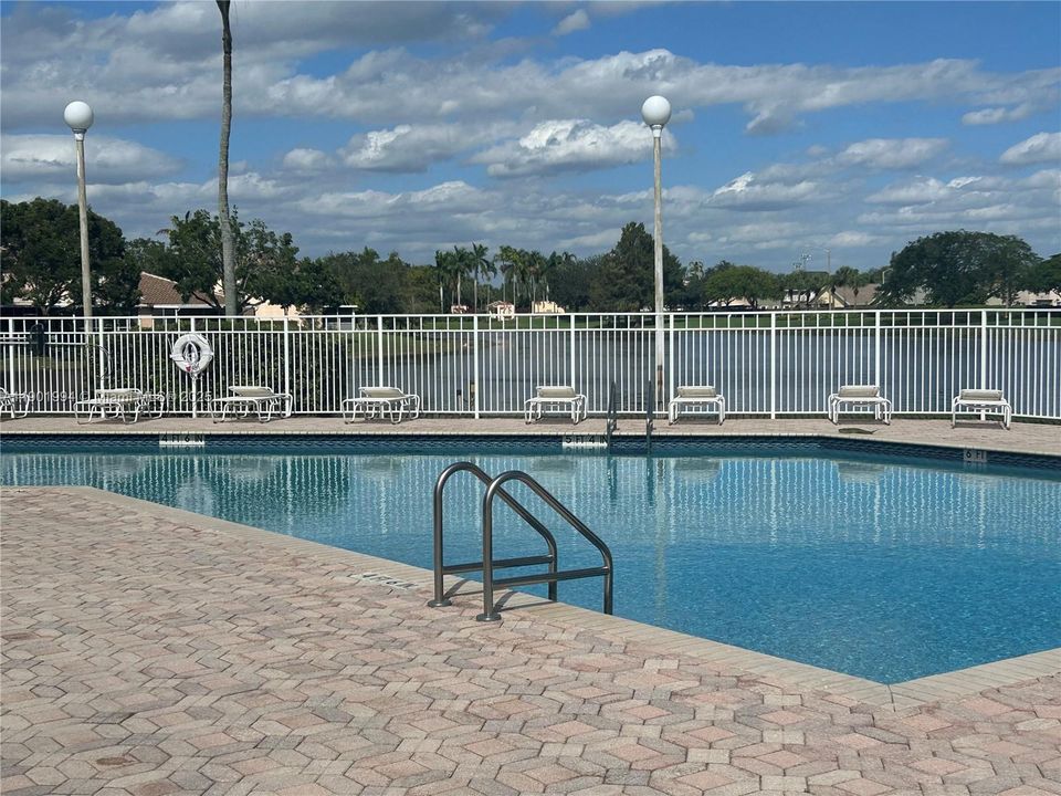 待售: $450,000 (3 贝兹, 2 浴室, 1361 平方英尺)