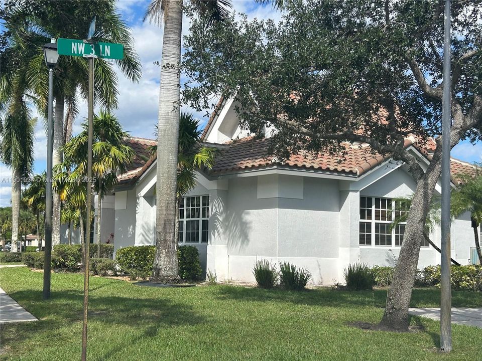 待售: $450,000 (3 贝兹, 2 浴室, 1361 平方英尺)