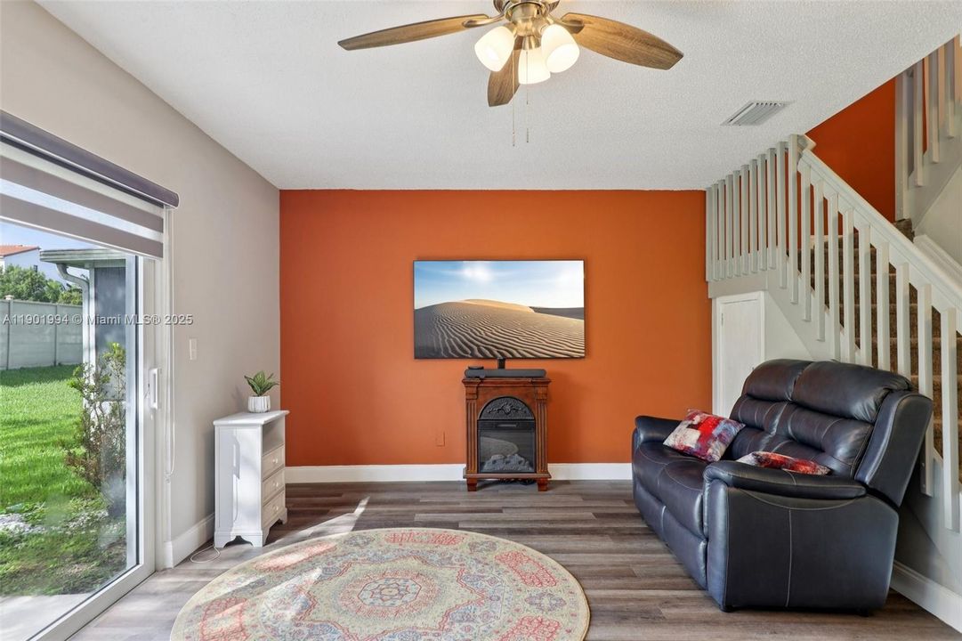 待售: $450,000 (3 贝兹, 2 浴室, 1361 平方英尺)