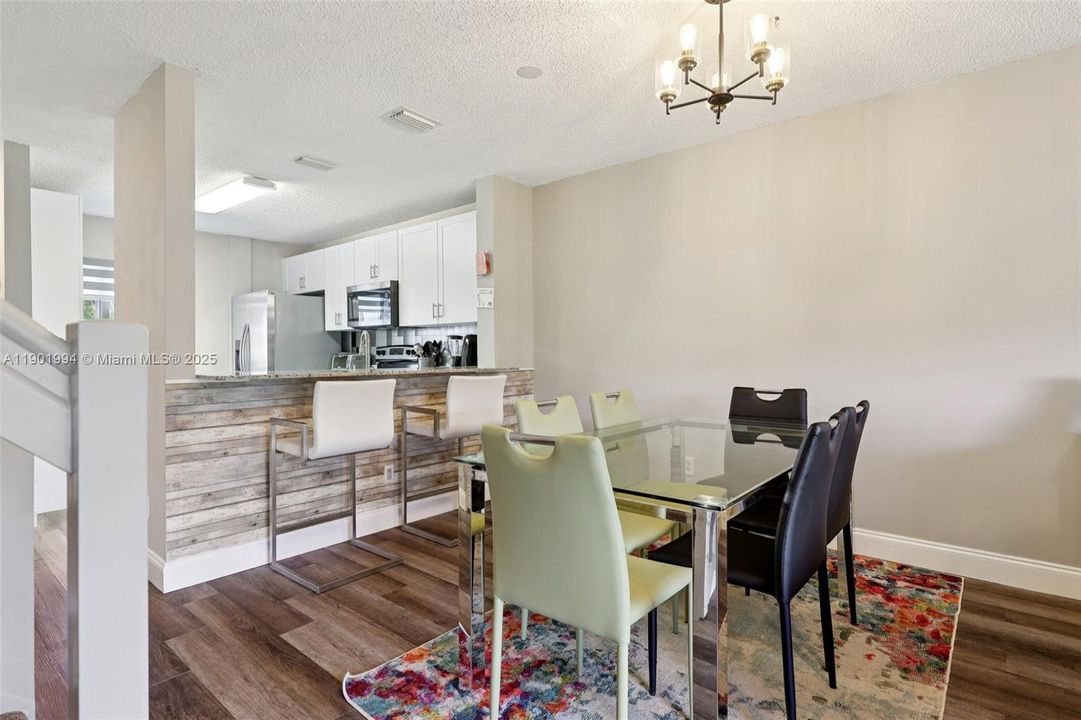 待售: $450,000 (3 贝兹, 2 浴室, 1361 平方英尺)