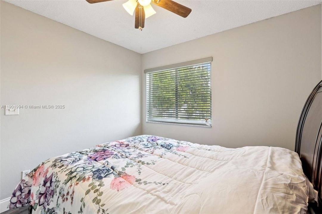 待售: $450,000 (3 贝兹, 2 浴室, 1361 平方英尺)