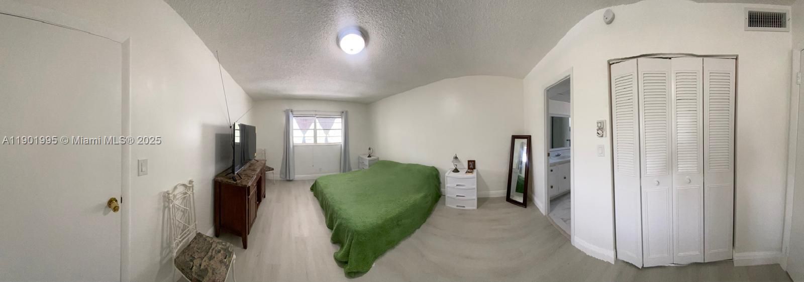 For Sale: $105,000 (1 beds, 1 baths, 684 Square Feet)