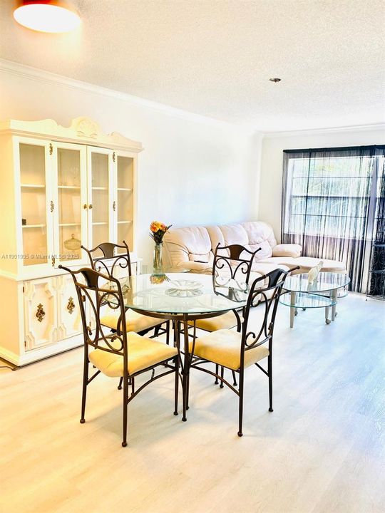 For Sale: $105,000 (1 beds, 1 baths, 684 Square Feet)