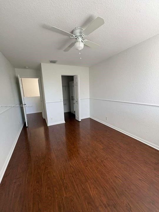 Под контрактом: $4,300 (4 спален, 3 ванн, 2088 Квадратных фут)