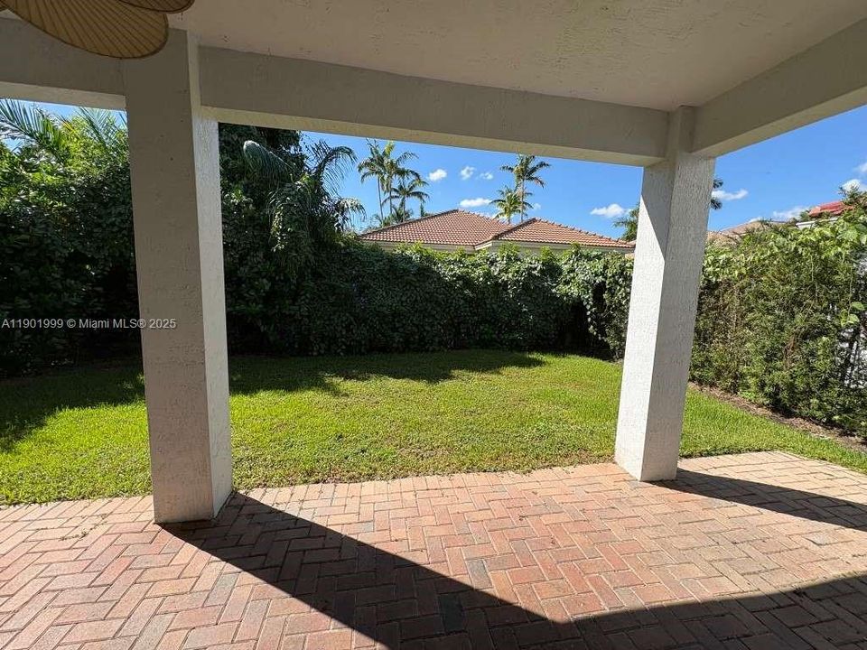 Под контрактом: $4,300 (4 спален, 3 ванн, 2088 Квадратных фут)