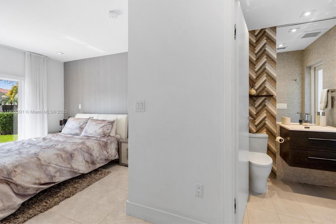 For Sale: $2,250,000 (5 beds, 4 baths, 3577 Square Feet)