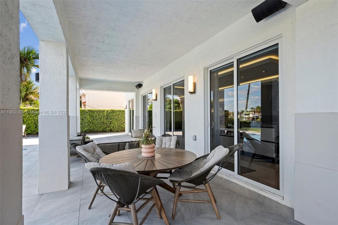 For Sale: $2,250,000 (5 beds, 4 baths, 3577 Square Feet)