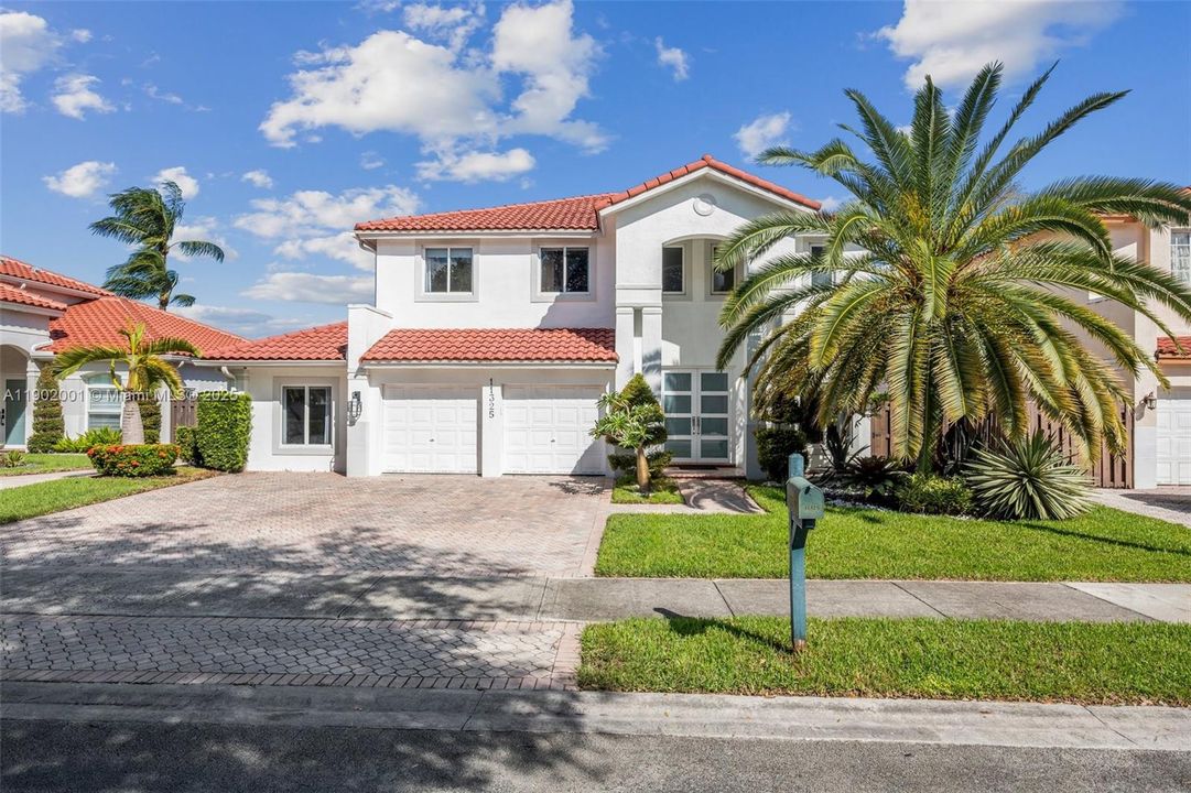 For Sale: $2,250,000 (5 beds, 4 baths, 3577 Square Feet)