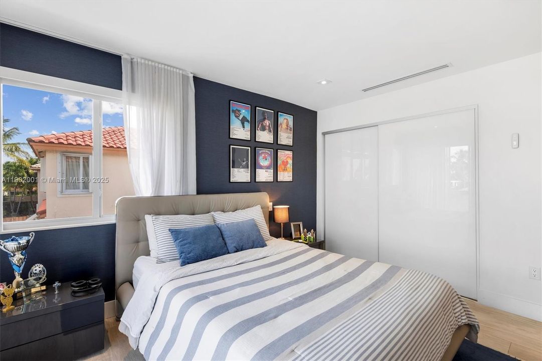 For Sale: $2,250,000 (5 beds, 4 baths, 3577 Square Feet)