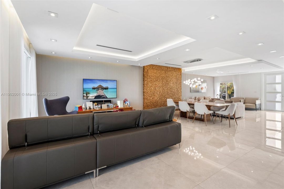 For Sale: $2,250,000 (5 beds, 4 baths, 3577 Square Feet)