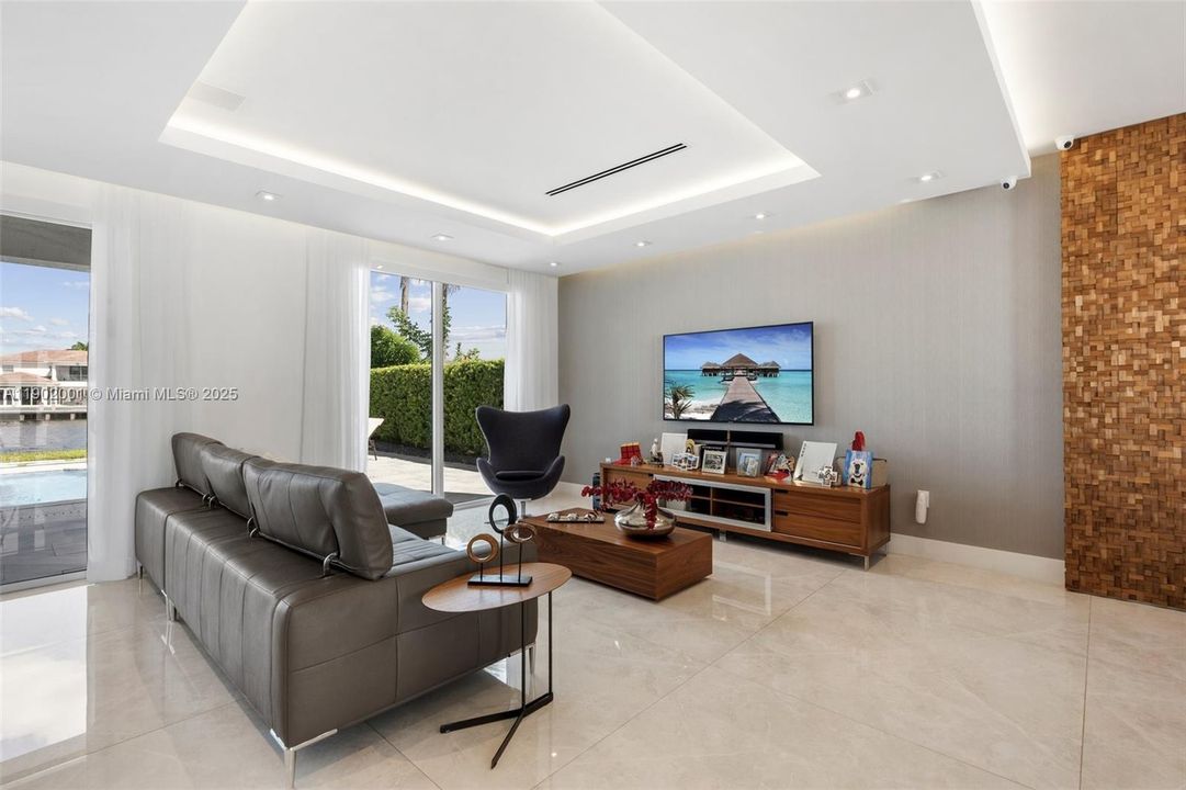 For Sale: $2,250,000 (5 beds, 4 baths, 3577 Square Feet)