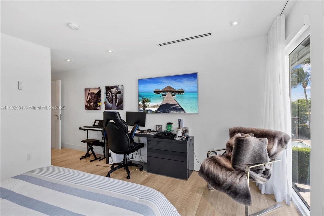 For Sale: $2,250,000 (5 beds, 4 baths, 3577 Square Feet)