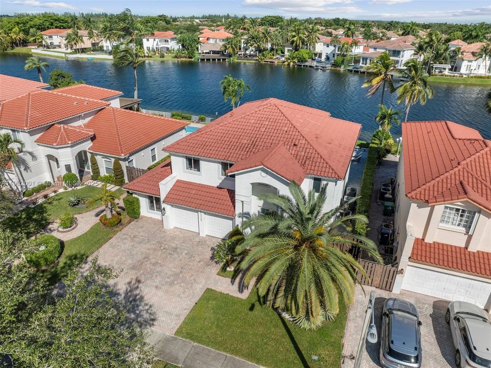 For Sale: $2,250,000 (5 beds, 4 baths, 3577 Square Feet)