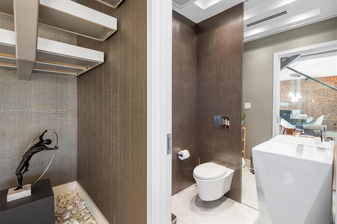 For Sale: $2,250,000 (5 beds, 4 baths, 3577 Square Feet)