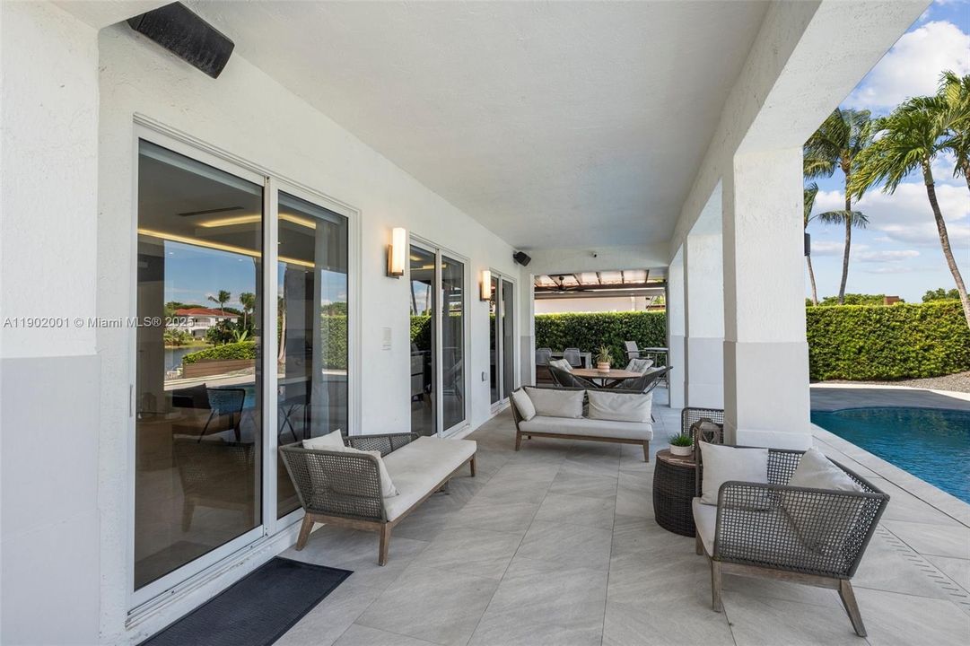 For Sale: $2,250,000 (5 beds, 4 baths, 3577 Square Feet)