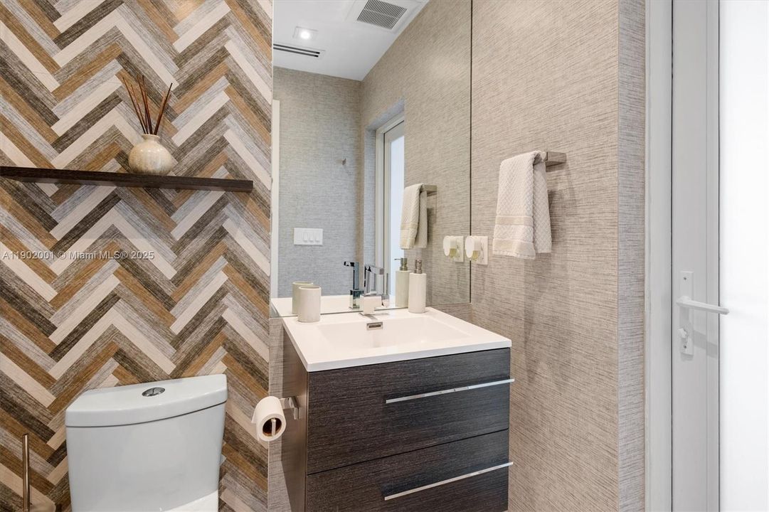 For Sale: $2,250,000 (5 beds, 4 baths, 3577 Square Feet)