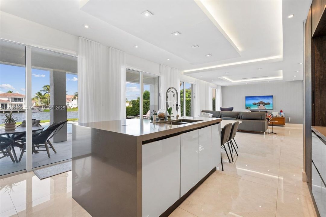 For Sale: $2,250,000 (5 beds, 4 baths, 3577 Square Feet)