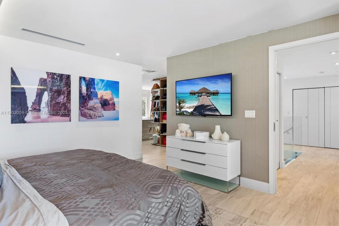 For Sale: $2,250,000 (5 beds, 4 baths, 3577 Square Feet)