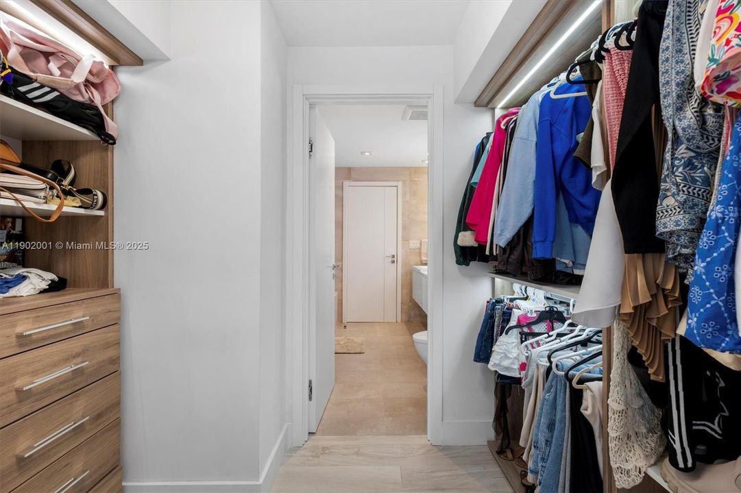 For Sale: $2,250,000 (5 beds, 4 baths, 3577 Square Feet)