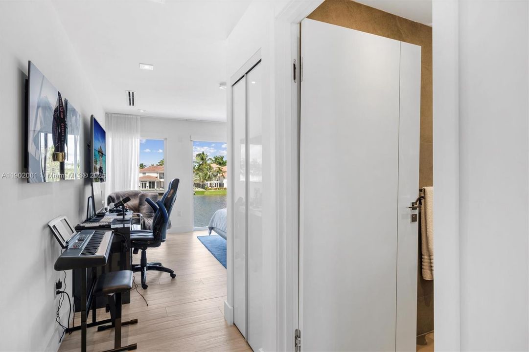 For Sale: $2,250,000 (5 beds, 4 baths, 3577 Square Feet)