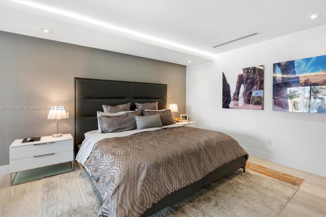 For Sale: $2,250,000 (5 beds, 4 baths, 3577 Square Feet)