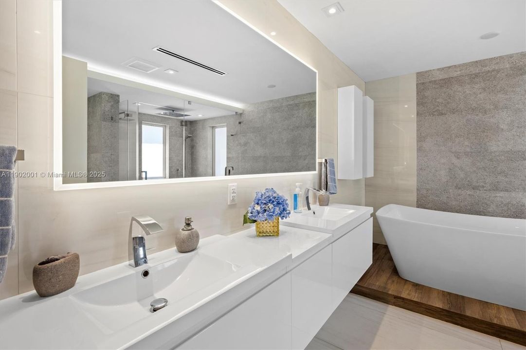 For Sale: $2,250,000 (5 beds, 4 baths, 3577 Square Feet)