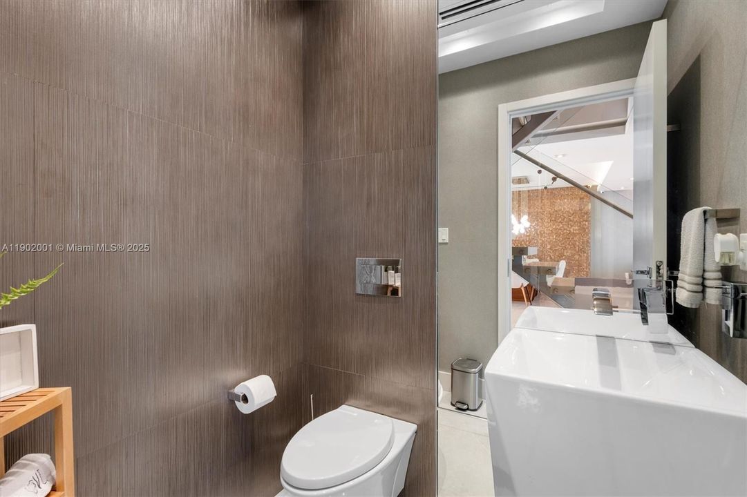 For Sale: $2,250,000 (5 beds, 4 baths, 3577 Square Feet)