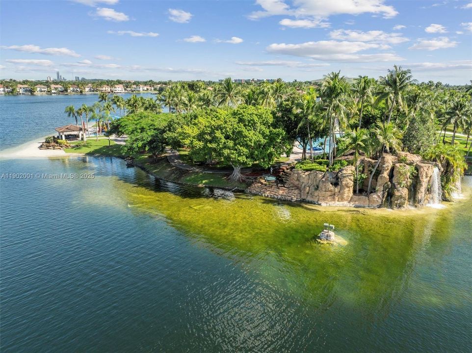 For Sale: $2,250,000 (5 beds, 4 baths, 3577 Square Feet)