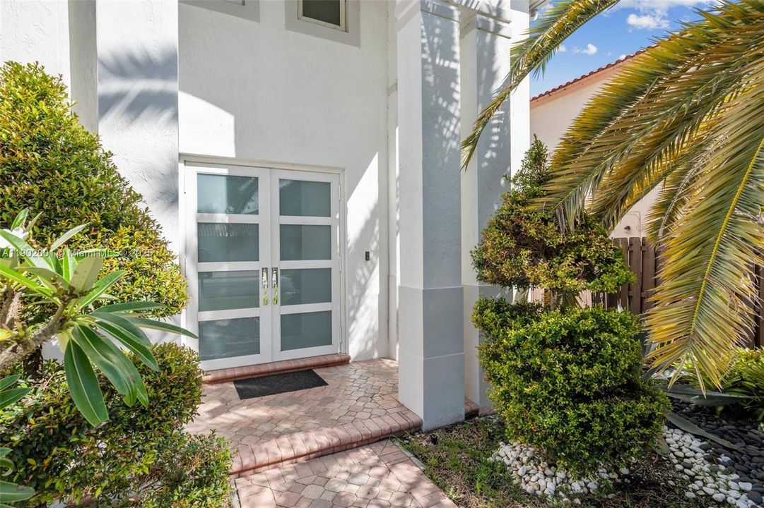 For Sale: $2,250,000 (5 beds, 4 baths, 3577 Square Feet)