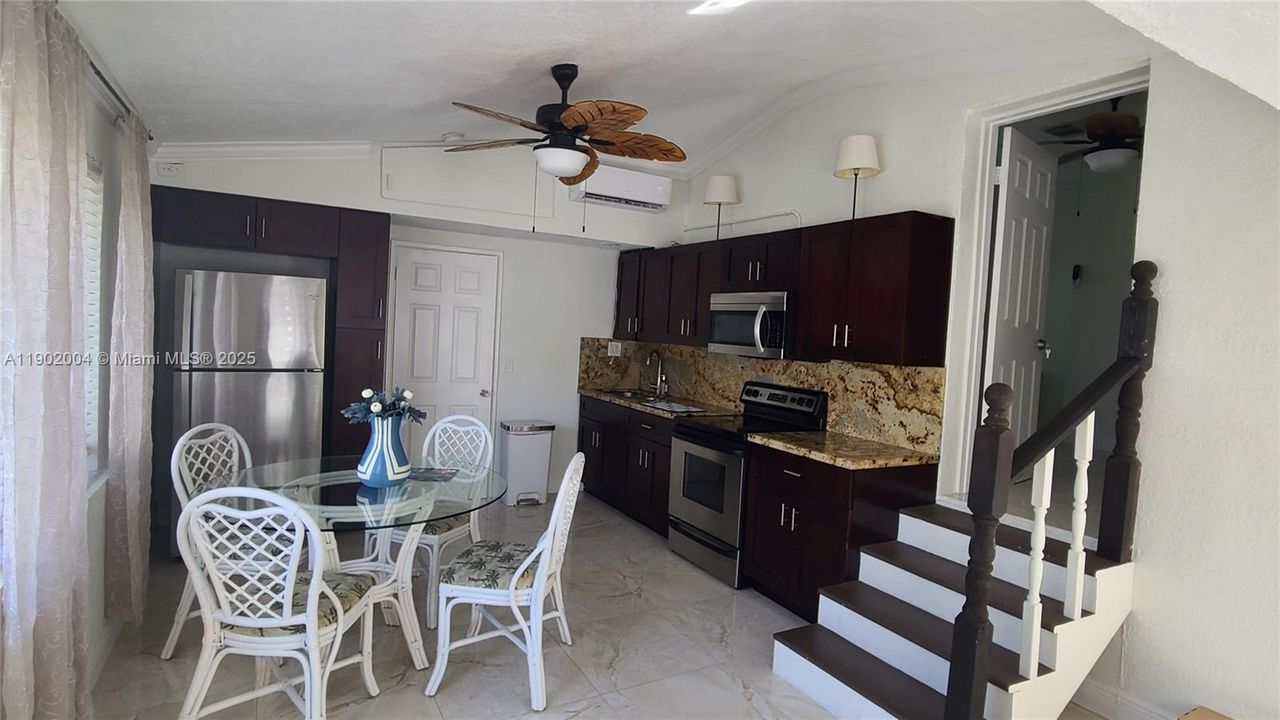 For Rent: $2,200 (1 beds, 1 baths, 2120 Square Feet)