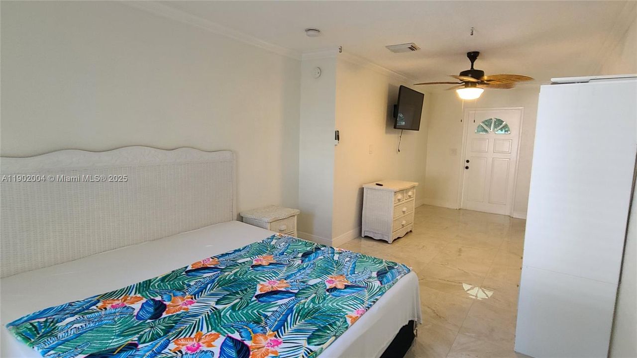 For Rent: $2,200 (1 beds, 1 baths, 2120 Square Feet)