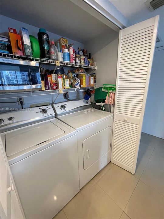 For Rent: $3,900 (2 beds, 2 baths, 950 Square Feet)