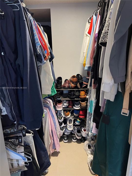 For Rent: $3,900 (2 beds, 2 baths, 950 Square Feet)