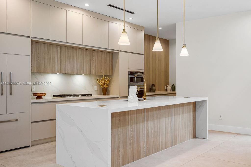 Vendido Recientemente: $1,475,000 (4 camas, 4 baños, 2326 Pies cuadrados)