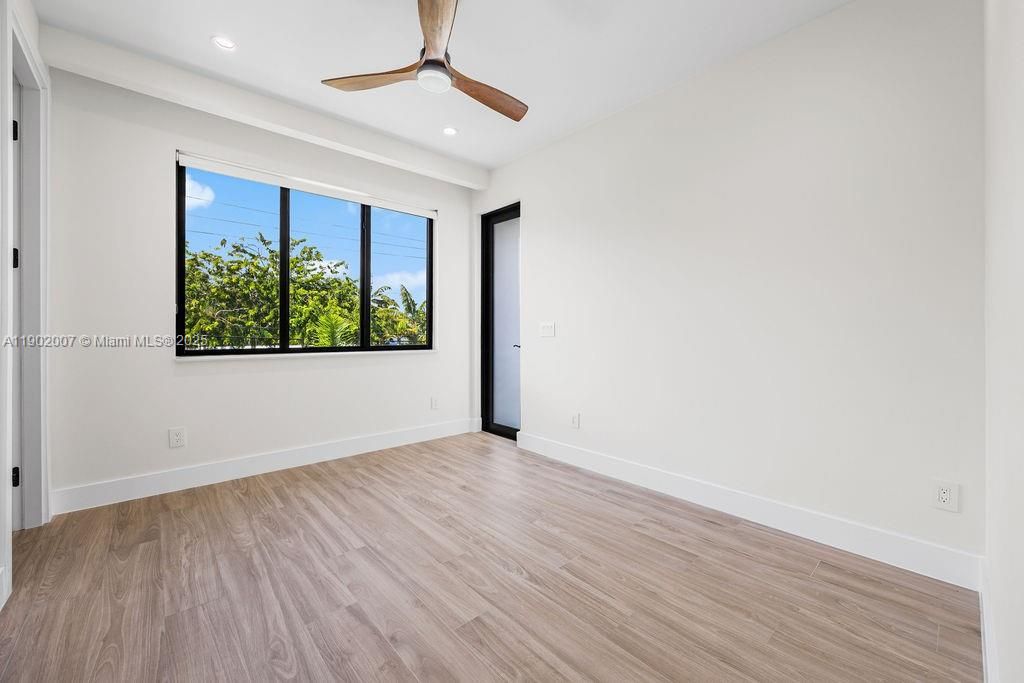 Vendido Recientemente: $1,475,000 (4 camas, 4 baños, 2326 Pies cuadrados)