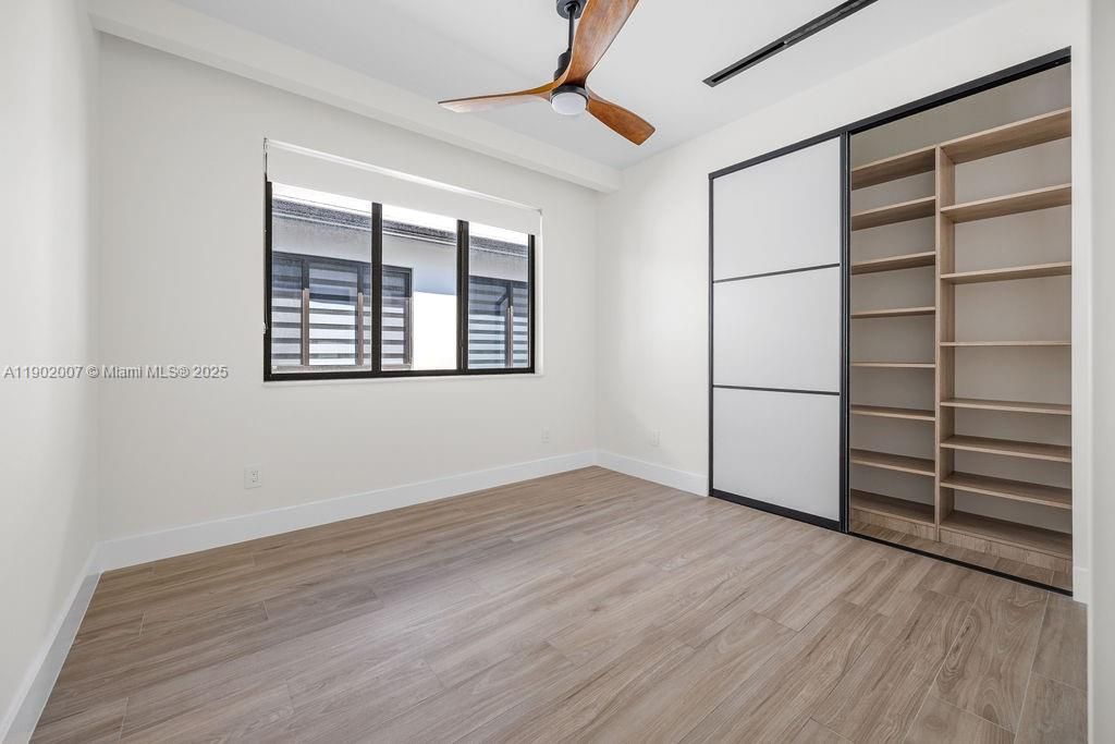 Vendido Recientemente: $1,475,000 (4 camas, 4 baños, 2326 Pies cuadrados)