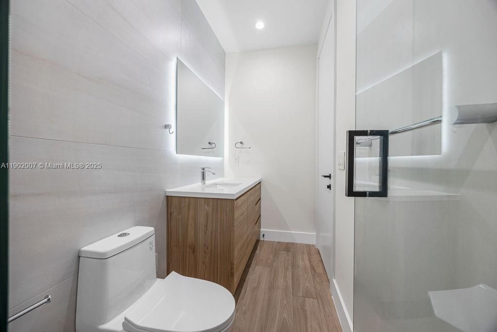 Vendido Recientemente: $1,475,000 (4 camas, 4 baños, 2326 Pies cuadrados)