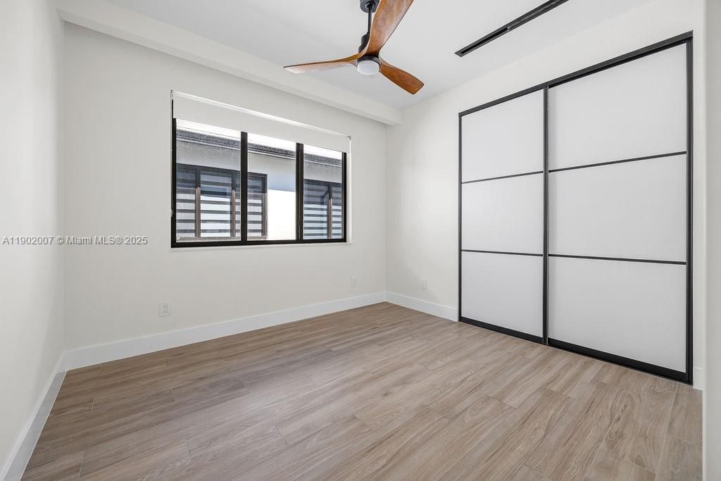 Vendido Recientemente: $1,475,000 (4 camas, 4 baños, 2326 Pies cuadrados)