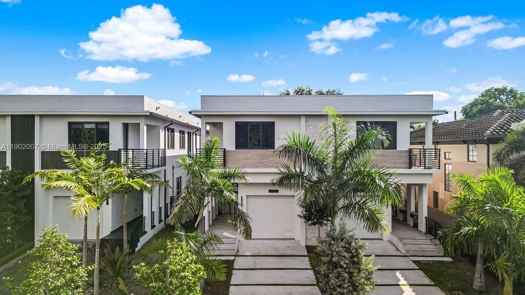 Vendido Recientemente: $1,475,000 (4 camas, 4 baños, 2326 Pies cuadrados)