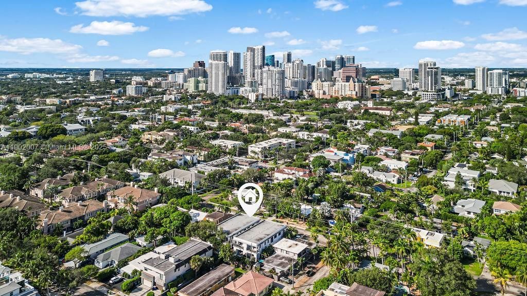 Vendido Recientemente: $1,475,000 (4 camas, 4 baños, 2326 Pies cuadrados)