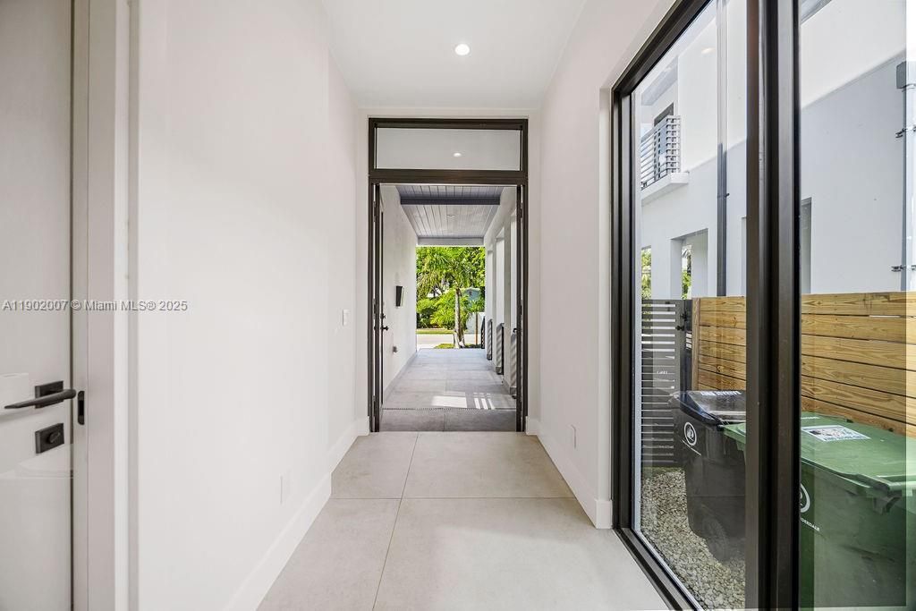 Vendido Recientemente: $1,475,000 (4 camas, 4 baños, 2326 Pies cuadrados)